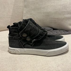 Blowfish sneaker size 6